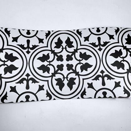 Obrazek z Samoprzylepna folia na meble i podłogę 3m - czarno-biały ornament