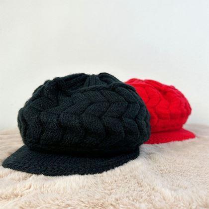 Obrazek z Ocieplany beret z futerkiem - czarny