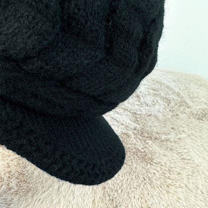 Obrazek z Ocieplany beret z futerkiem - czarny