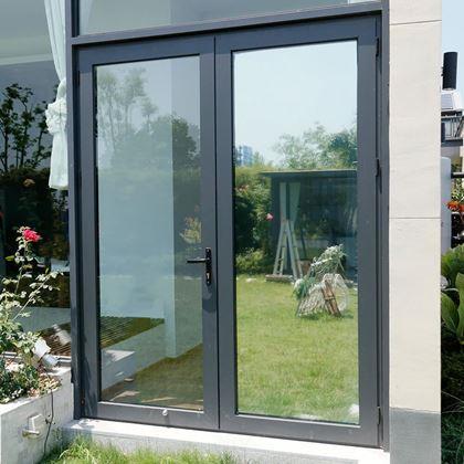 Obrazek z Folia lustrzana na okna 200 cm  - srebrna