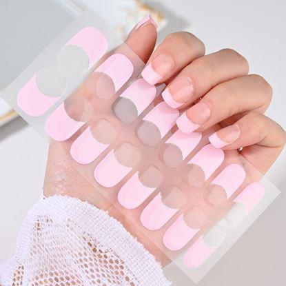 Obraz Eleganckie naklejki na paznokcie - francuski manicure