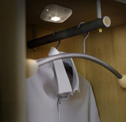Obrazek z Nocna lampka LED na baterie z czujnikiem ruchu