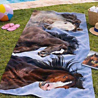 Obrazek z Bawełniany ręcznik kąpielowy dzikie konie 70x140 cm