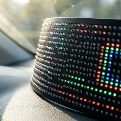 Obrazek z LED wyświetlacz do samochodu z aplikacją